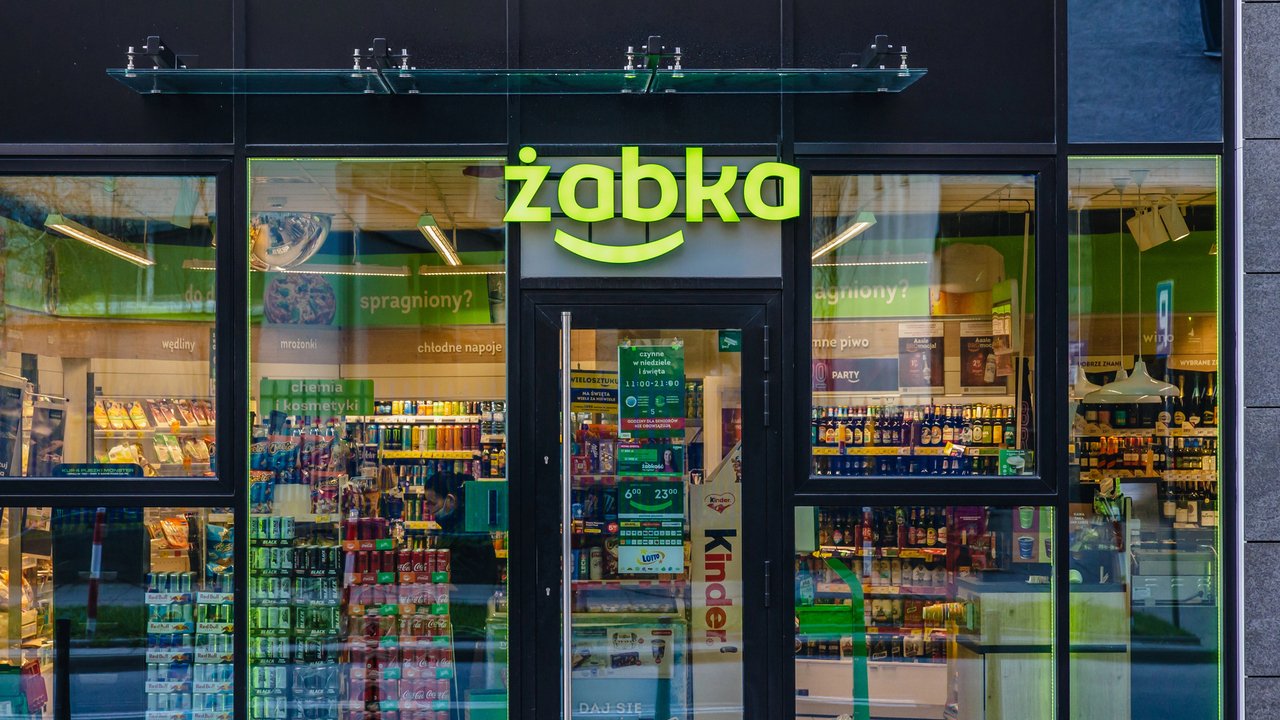 Dzieje się. Allegro zakumplowało się z Żabką i razem walczą z InPostem