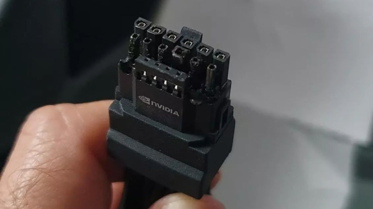 Kolejny sfajczony kabel z RTX 5090. Użytkownik grał w Wuchang: Fallen Feathers