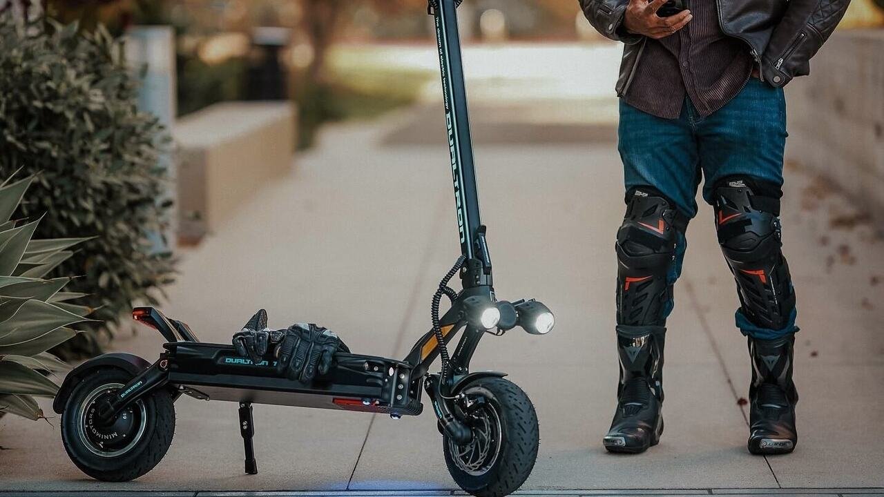 Ta hulajnoga osiąga 100 km/h. To już zakrawa o absurd