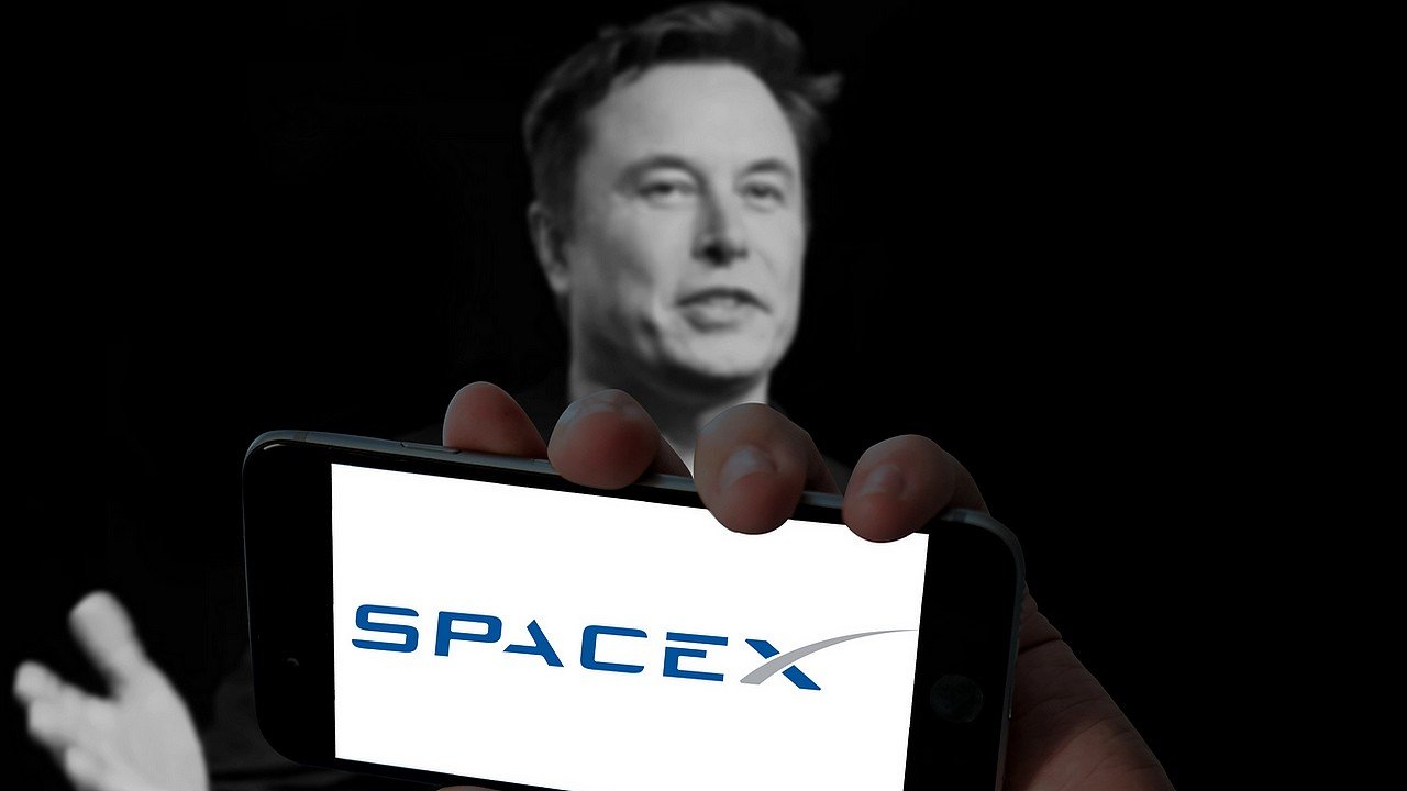 A teraz SpaceX buduje wodociąg. Bo czemu nie