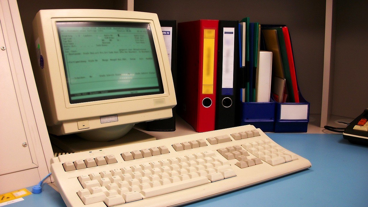 Pamiętasz dźwięk modemu? Ostatni gigant kończy z internetem dial-up po 34 latach