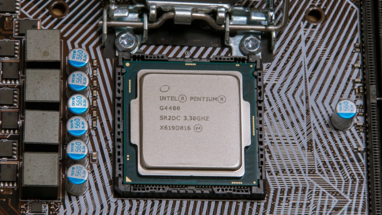 Cztery generacje procesorów na jednej płycie. Historyczna decyzja Intela