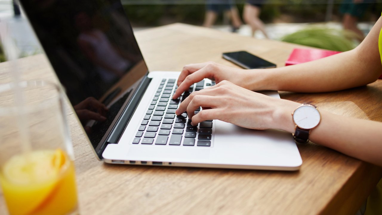 Koniec uzależnienia od Wi-Fi - Apple wprowadza 5G do MacBooków