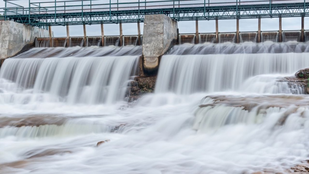 Norwegia oskarża Rosję o cyberatak na tamę. Hakerzy uwolnili miliony galonów wody
