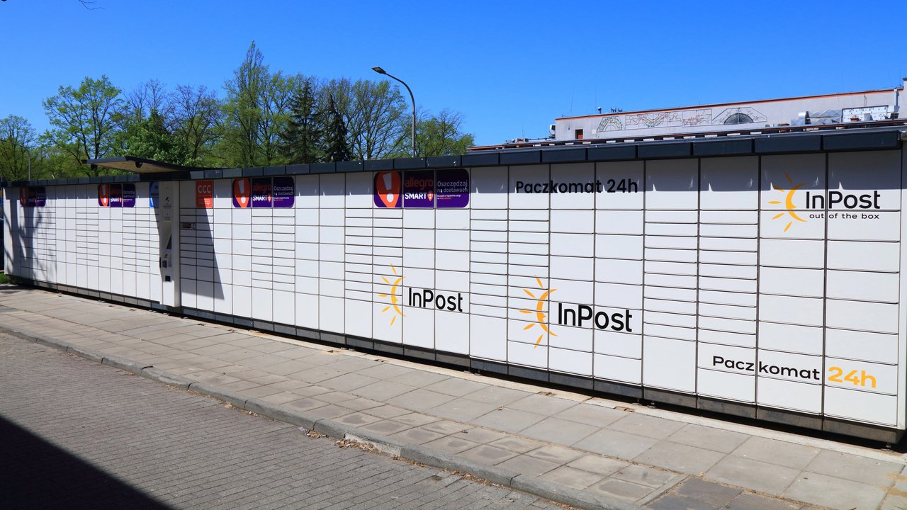 InPost wprowadza przełomową funkcję dla kierowców. Koniec z wyjmowaniem telefonu!