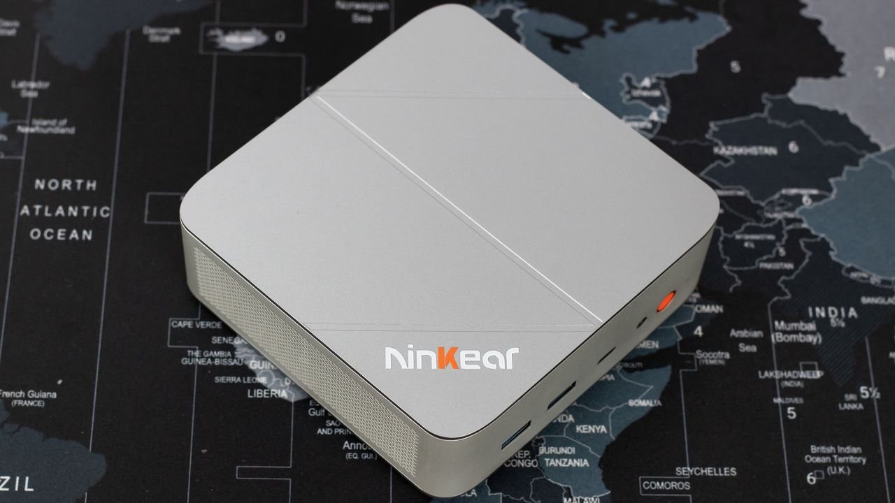 Test Ninkear M8. Mini PC o sporych możliwościach za 2160 zł