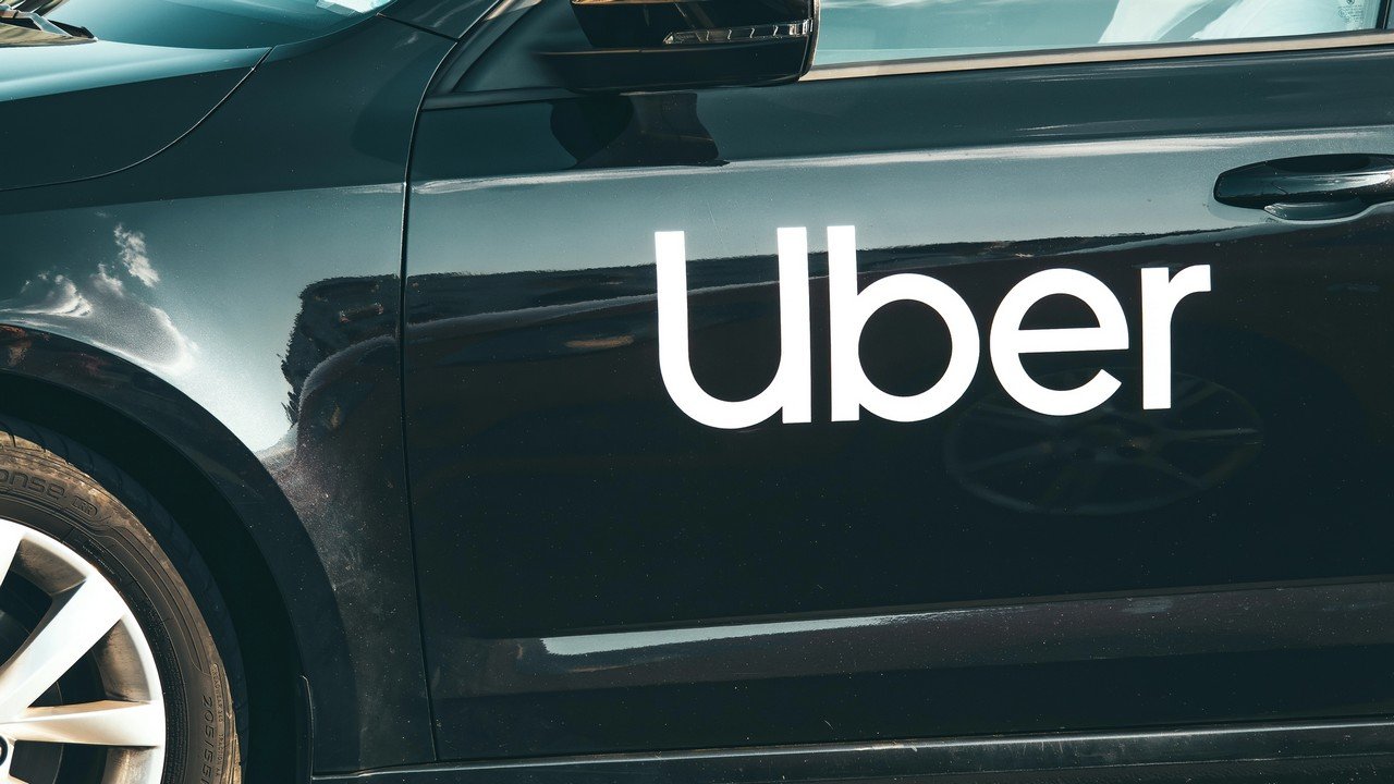 Aplikacja Jakdojade wprowadza integrację z Uberem. Koniec z przesiadkami