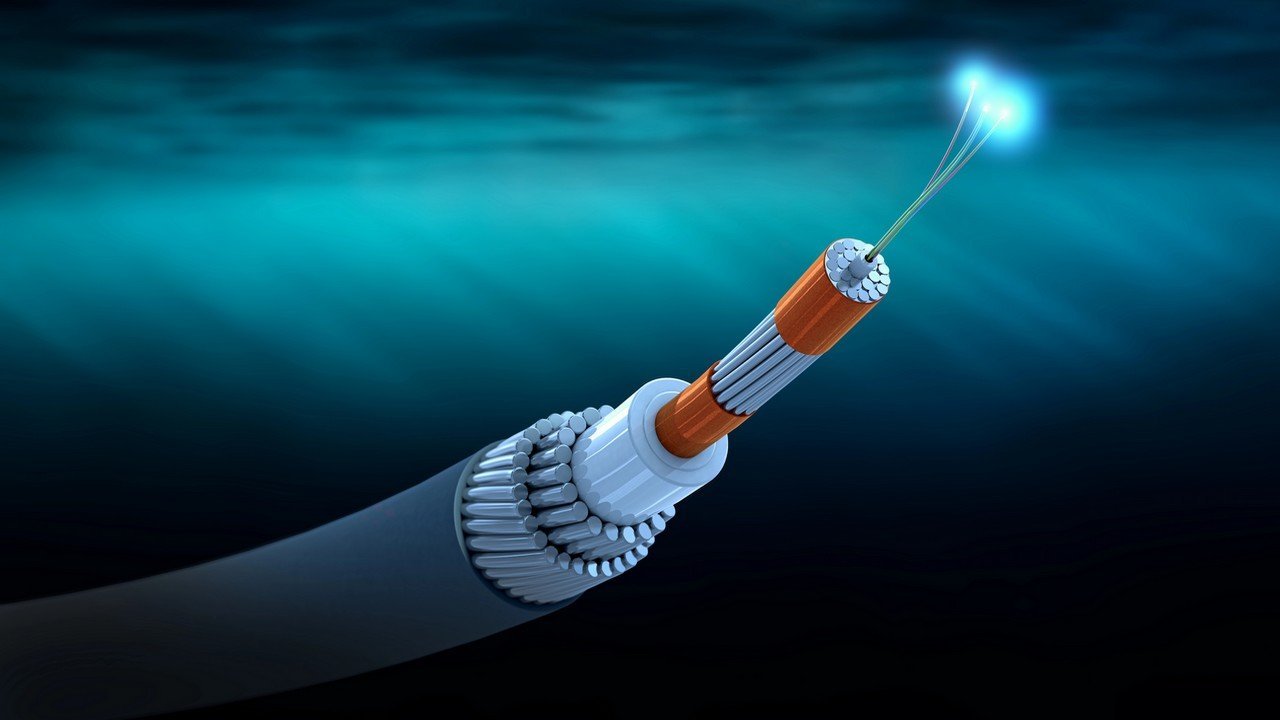 Kolejne podmorskie kable przecięte. Microsoft Azure sparaliżowany