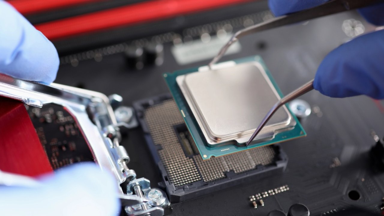 Dziury w ofercie Intela większe niż myślano. Arrow Lake Refresh opóźnione