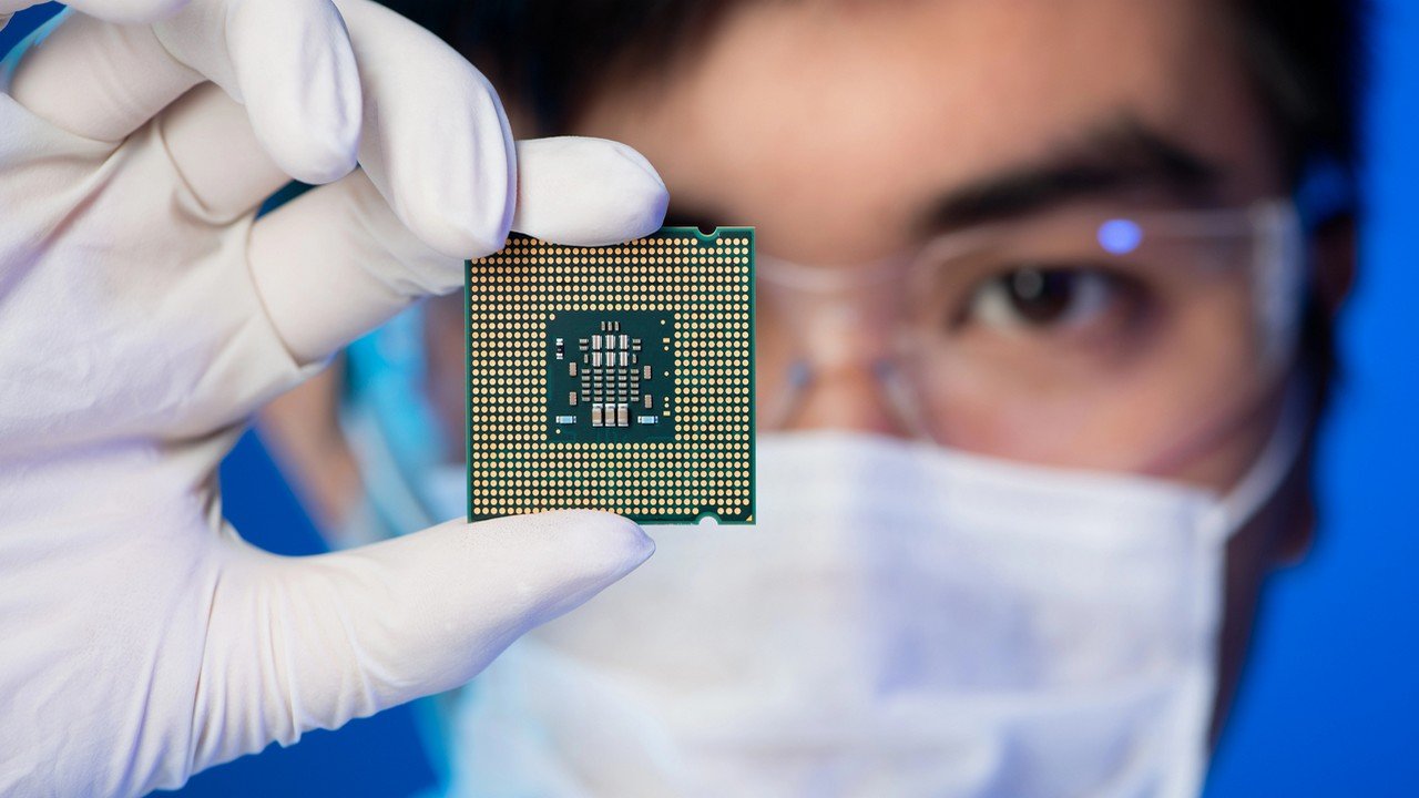 Intel traci kolejnego kluczowego inżyniera. Architekt procesorów Xeon rezygnuje