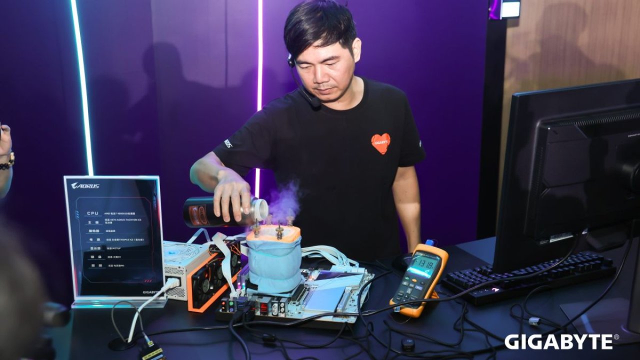 Overclocker pobił rekord świata z procesorem AMD. Częstotliwość zwala z nóg