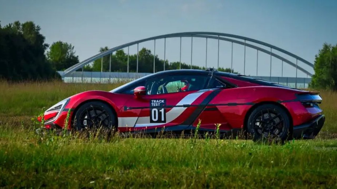 Ferrari zawstydzone przez chińskiego elektryka. 3000 KM pędzi po rekord