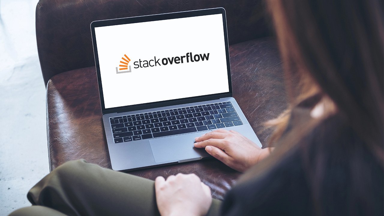 Stack Overflow zjadany przez sztuczną inteligencję. Programiści wolą AI