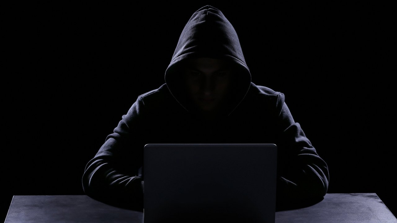 Dwaj nastolatkowie oskarżeni o cyberatak na brytyjską infrastrukturę kolejową