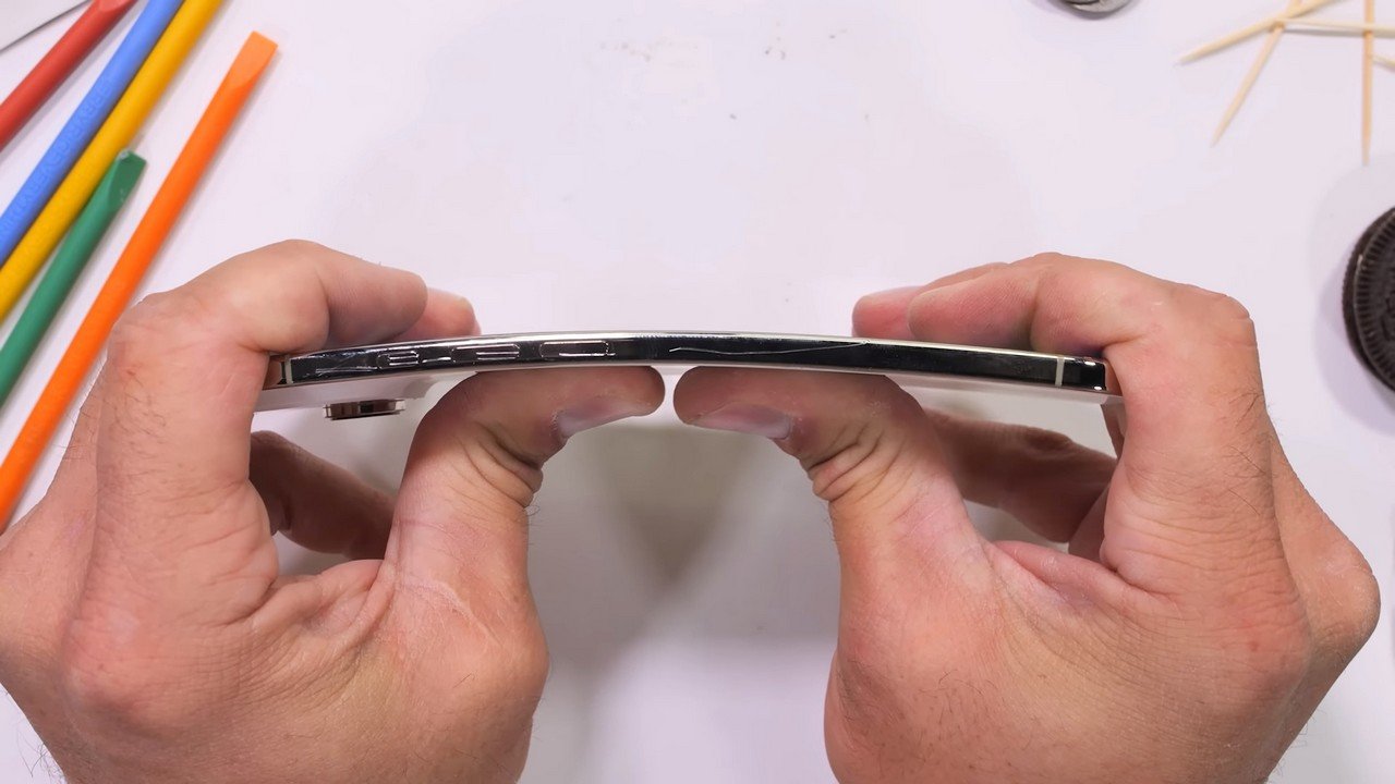 Brutalny test iPhone Air. Przetrwał dłużej niż powinien!