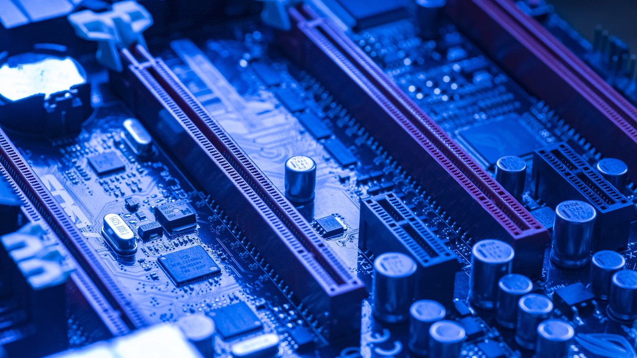 PCIe 8.0 nadchodzi. Nowa era dla komputerów i centrów danych