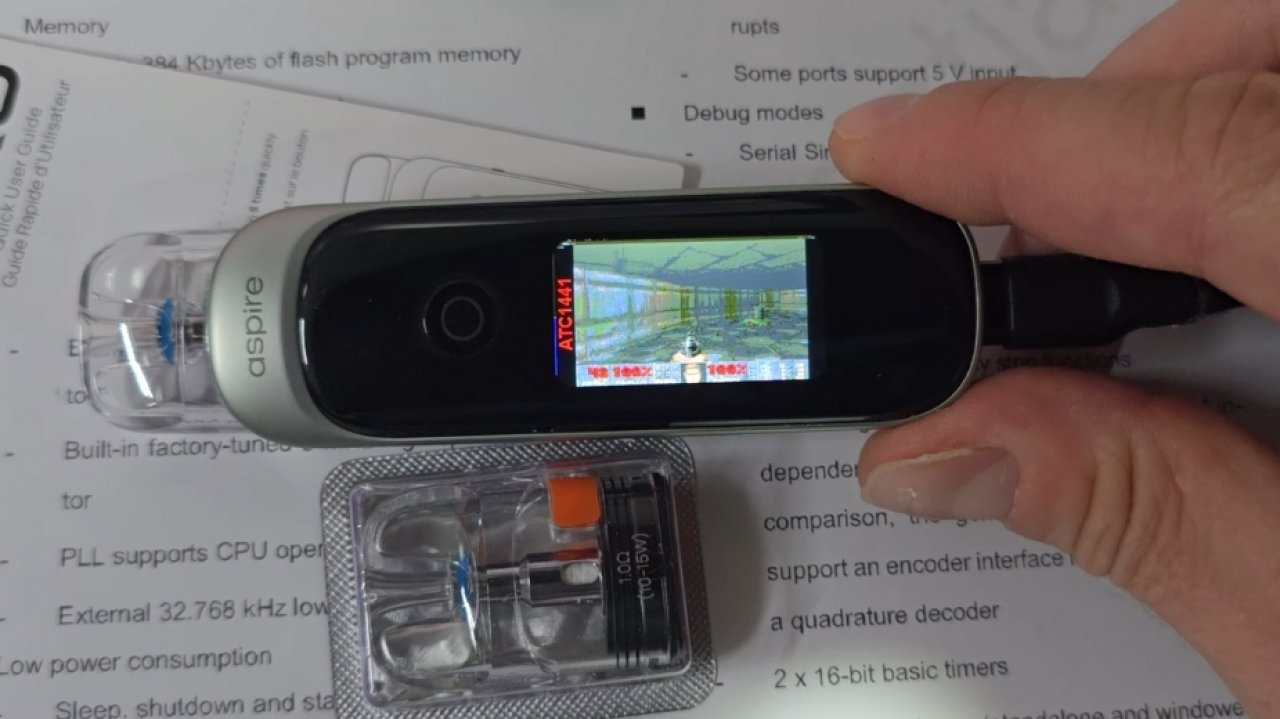 Grał w DOOM na e-papierosie. Czy to już szczyt?