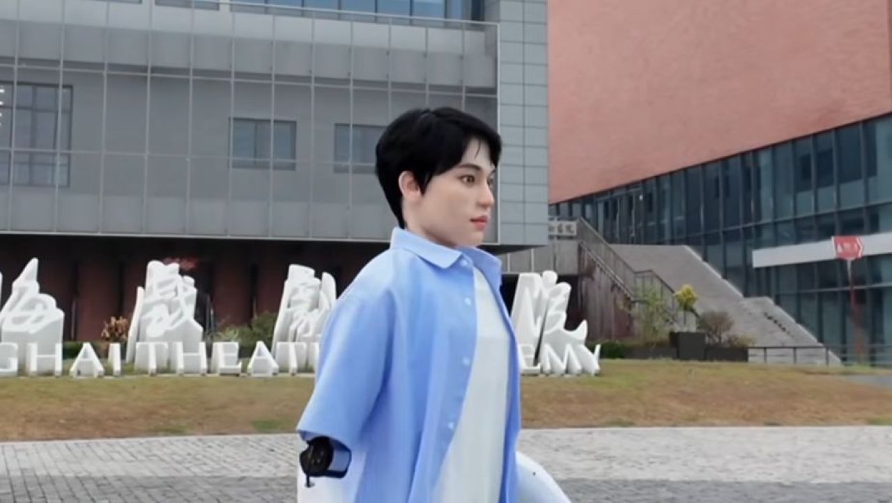 Humanoidalny robot został przyjęty na studia. Oczywiście w Chinach