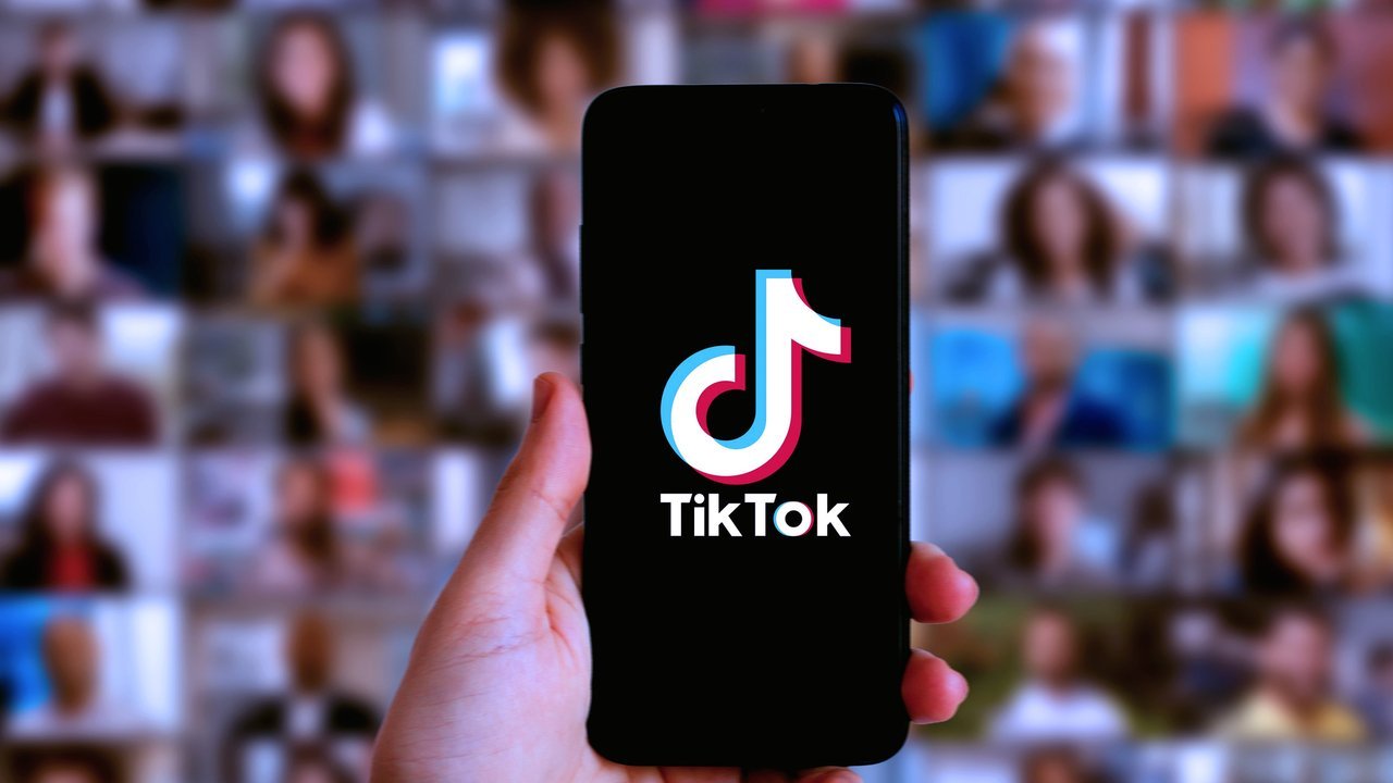 Algorytm TikToka polecał sukienki na nagraniach z Gazy. Portal ma kłopoty