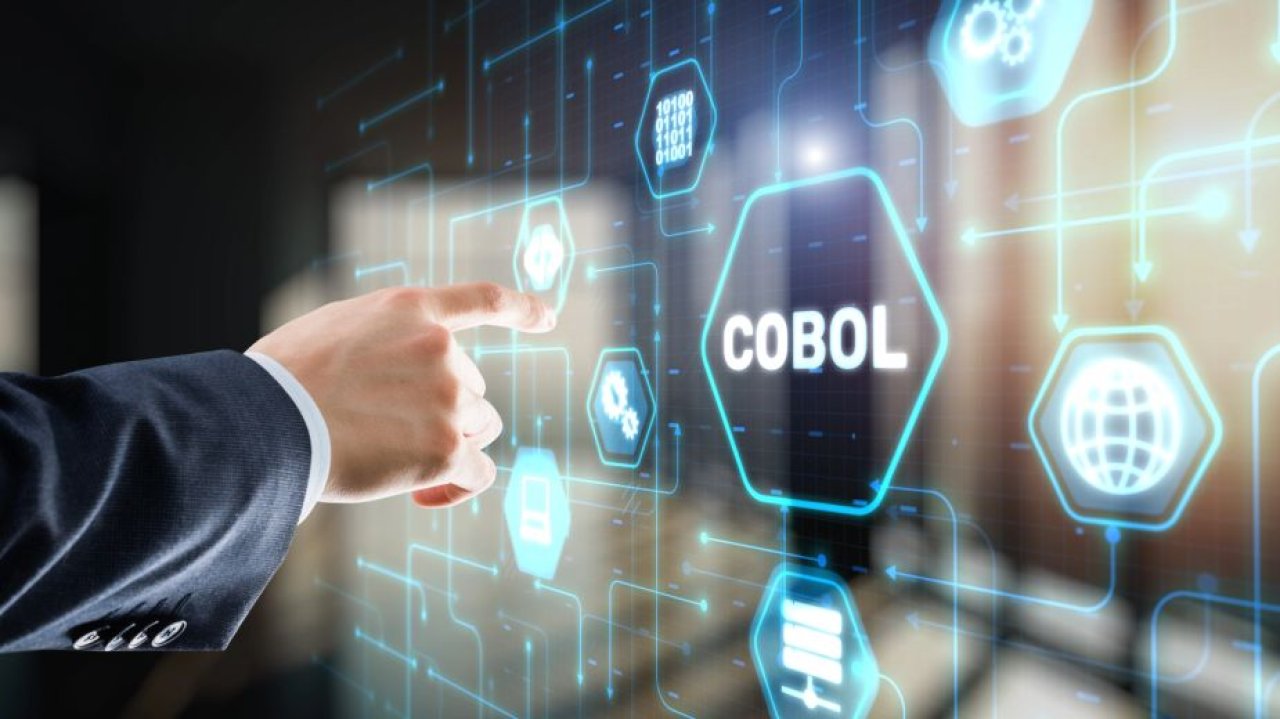 Banki w pułapce przestarzałych systemów. 60-letnie oprogramowanie, COBOL i brak specjalistów