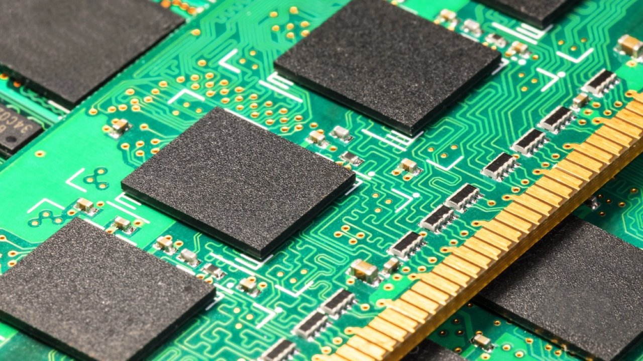 Globalne zapasy najniższe od 2018 roku. Nadchodzi „supercykl” w pamięciach