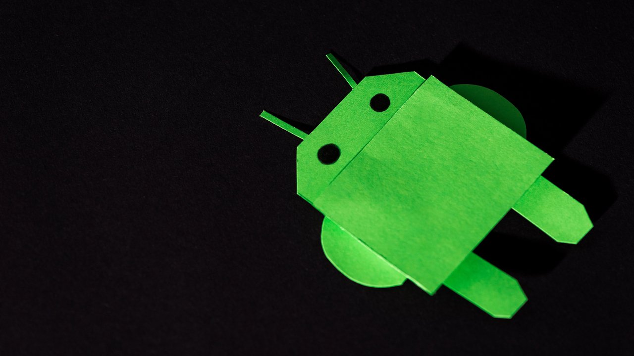 Google właśnie się przyznał. Nowe zasady ograniczają pobieranie aplikacji z innych źródeł