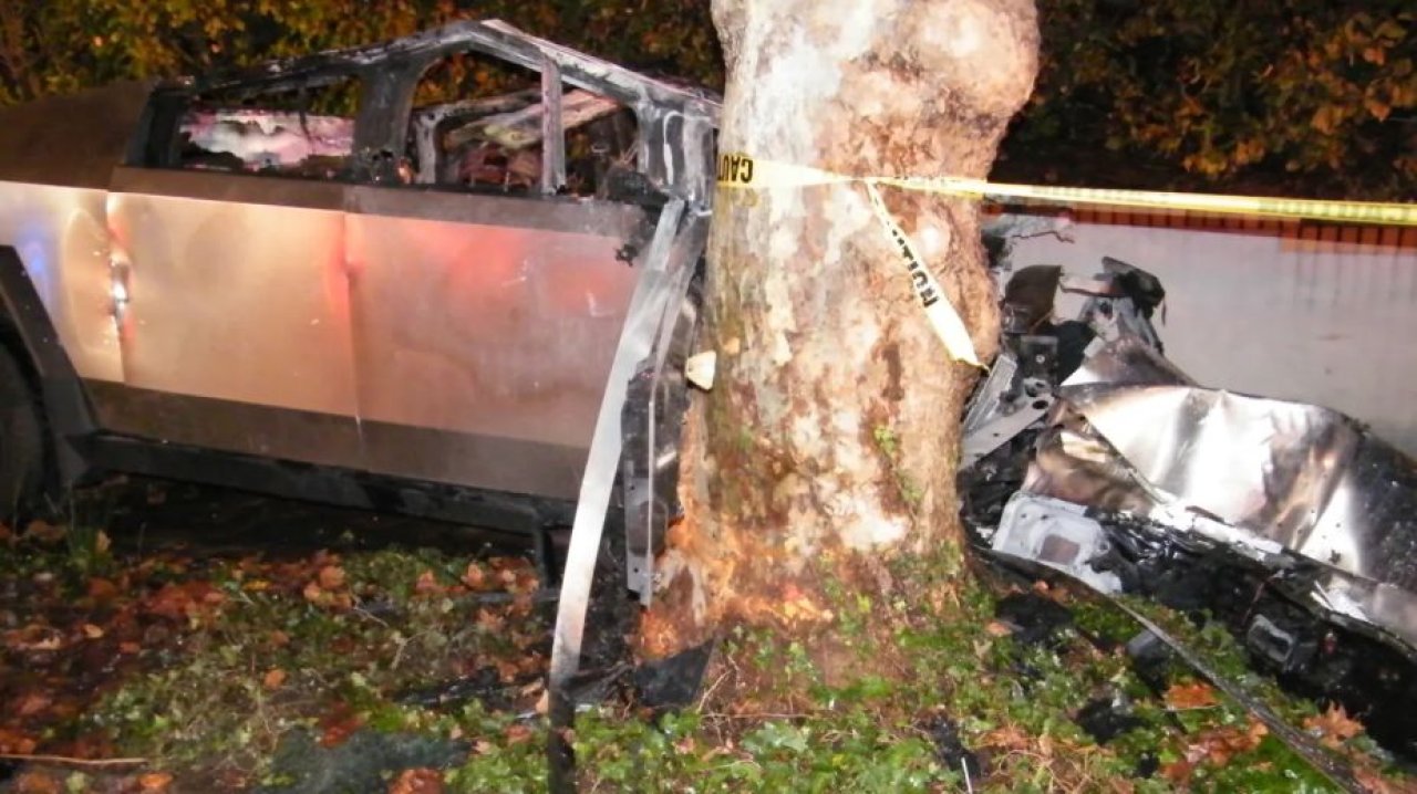 Troje nastolatków spłonęło w Cybertrucku. Tesla pozwana za wadliwe klamki