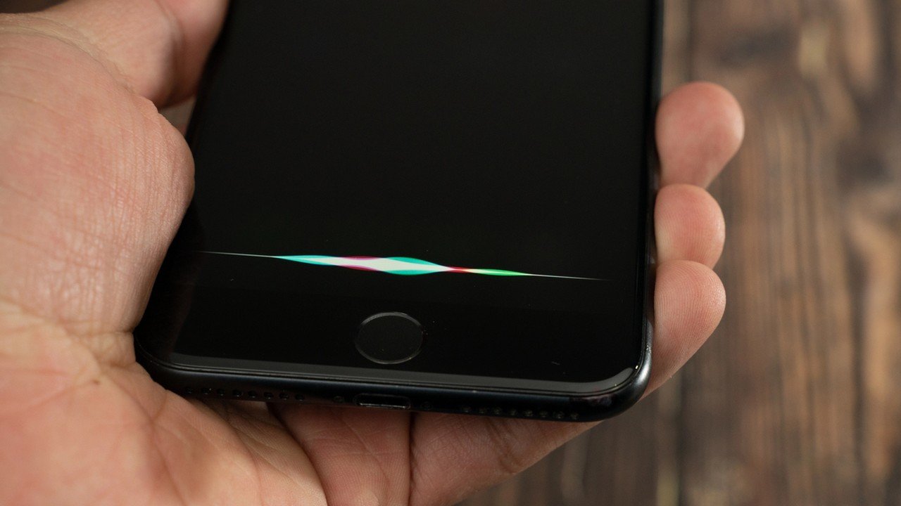 Skandal z nielegalnie podsłuchującym Siri trwa. Prokuratura bada praktyki Apple