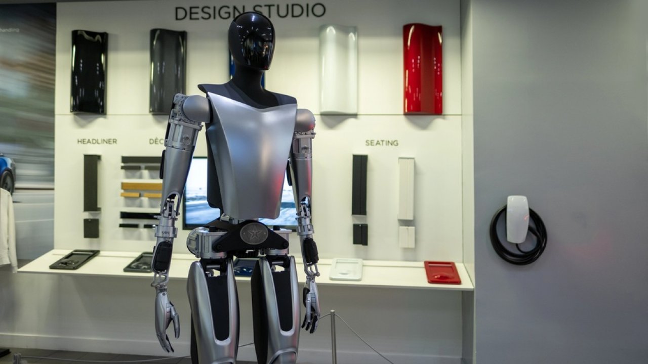 Robot Muska miał polecieć na Marsa w przyszłym roku, ale utknął w fabryce. Znowu wtopa