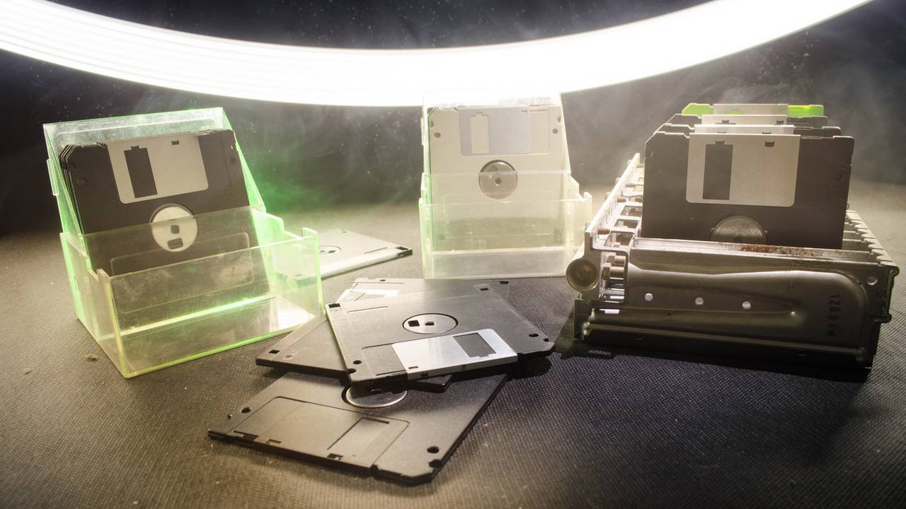 Naukowcy chcą zatrzymać śmierć nośników. Odkrywają skarby Hawkinga