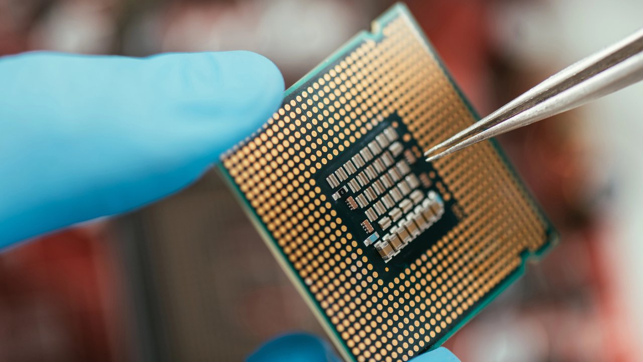 Chiny blokują surowce, Tajwan kontynuuje produkcję chipów. Zaskakujący plan awaryjny