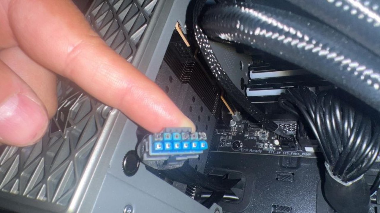 Kolejna karta AMD ze stopionym złączem. Tych modeli unikajcie