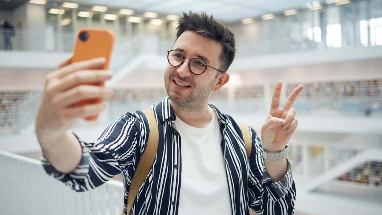 Gen Z ma wybierać inne telefony niż iPhone. Nie dorastali z Apple