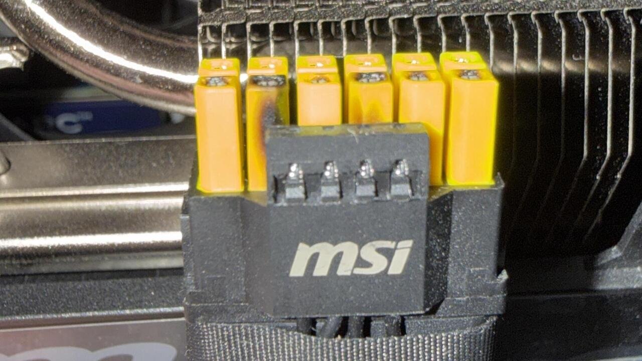 Użytkownik stracił RTX 5090 przez adapter. Kolejny przypadek stopionego kabla