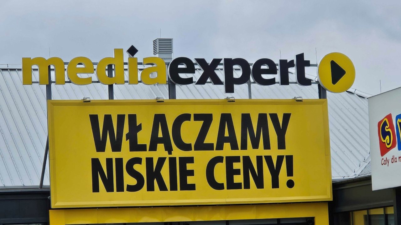 Media Expert wystartowało ze świetną promocją. Do telefona dodaje zegarek warty 999 zł za darmo