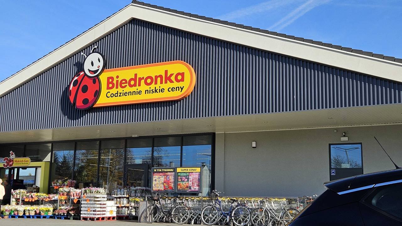 Telewizor QLED do zgarnięcia za 799 złotych. Biedronka oszalała!