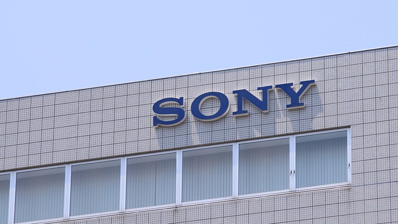 Sztuczna inteligencja dyskryminuje na podstawie koloru skóry i pochodzenia. Sony ma na to dowody