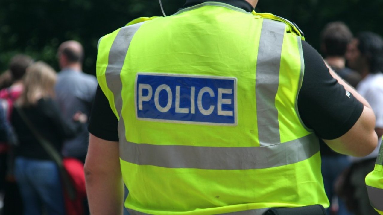 Policja aresztuje za wiadomości na WhatsApp. Żenujące odszkodowanie i brak przeprosin