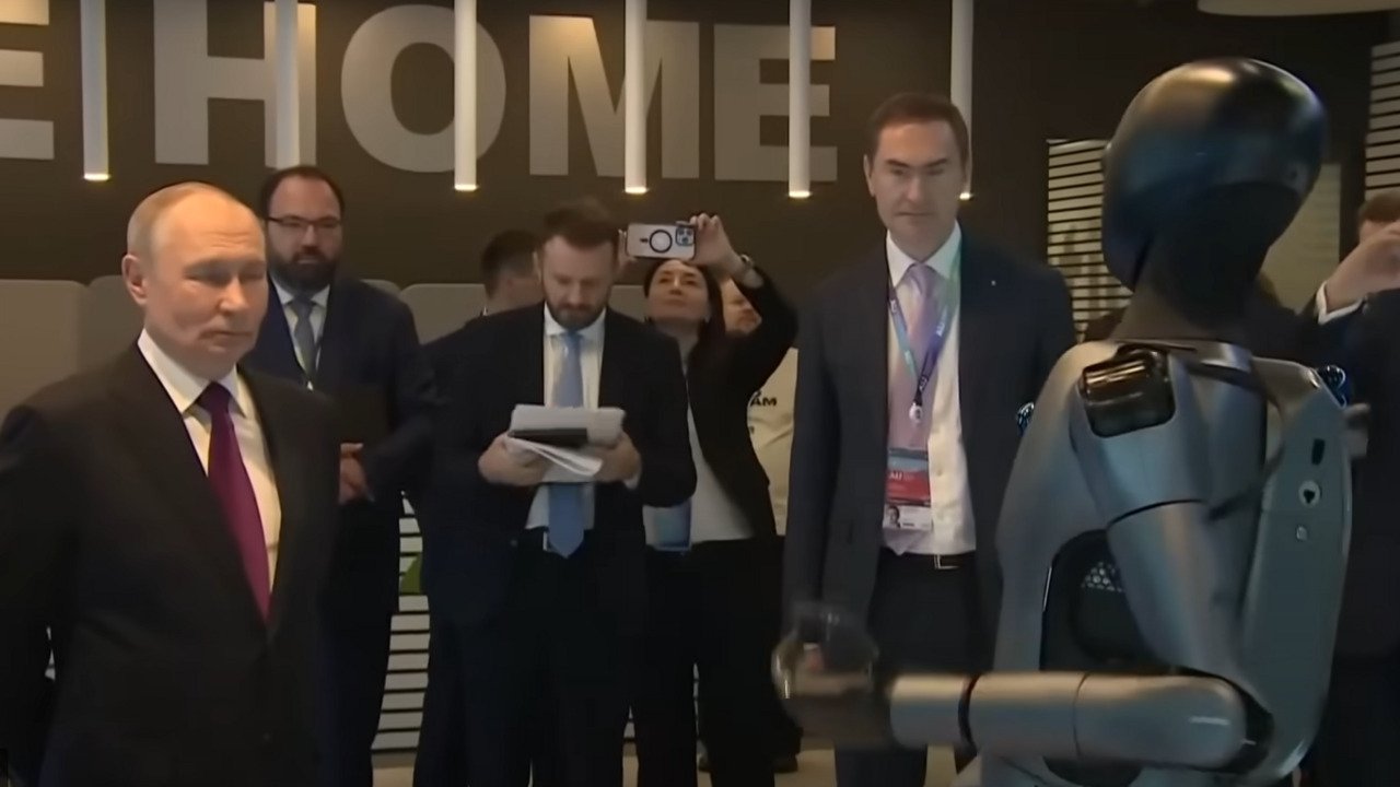 Putin w szoku na prezentacji rosyjskiego humanoidalnego robota. Jego mina mówi wszystko