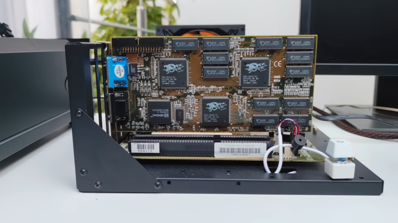 Kultowe Voodoo2 działa z Ryzen 9 i Windows 11. Można choćby grać w Quake 2