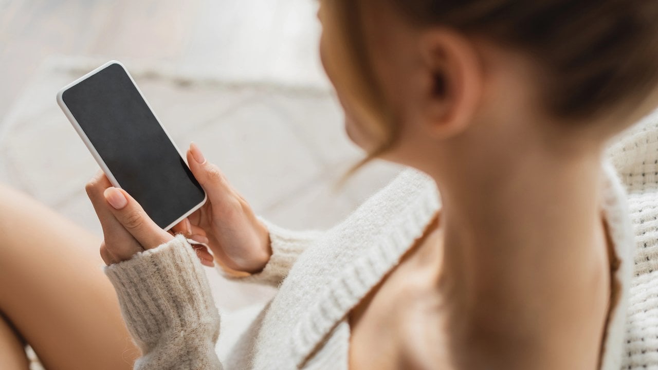 Do telefonów wróci zapomniany element? Wszystko przez kryzys na rynku pamięci