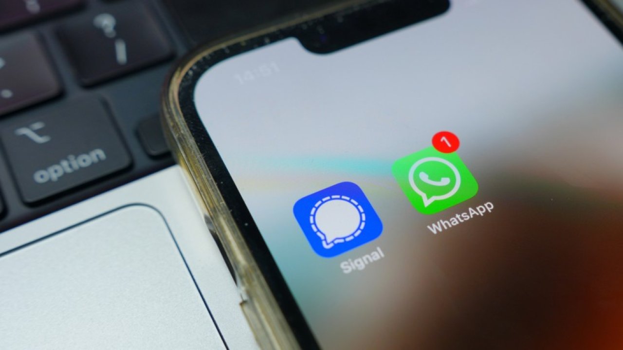 Używasz WhatsApp lub Signal? Ktoś może cię obserwować, a ty nie masz o tym pojęcia