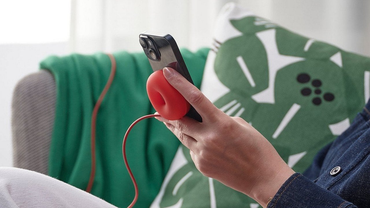 IKEA genialnie łączy ładowarkę z uchwytem PopSocket. Kosztuje tylko 35 złotych