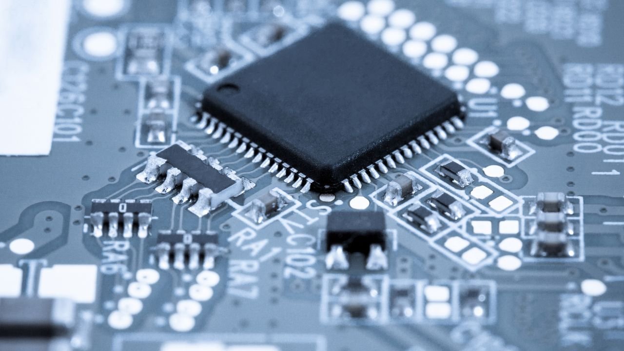 Cheatowanie dzięki... płytom głównym. Producent wpadł na trop