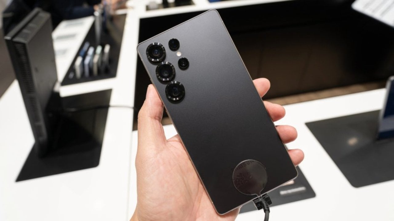 Flagowce Galaxy dostaną panele OLED z Chin? Samsung idzie śladem Apple