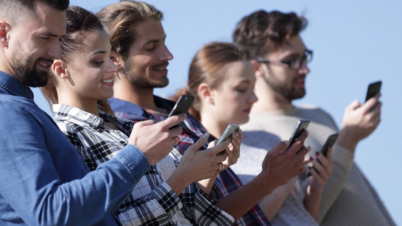 Smartfonowy krajobraz Polski. Drożej, rzadziej, świadomiej