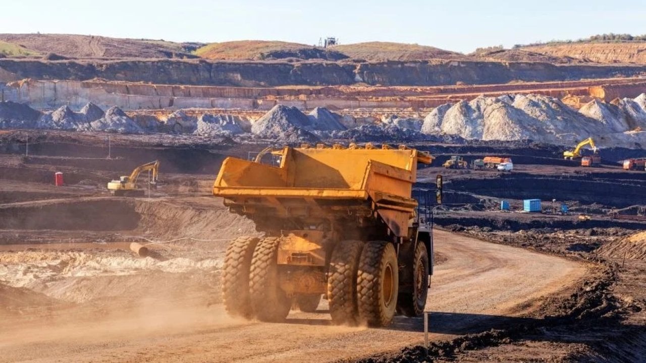 Nadchodzi globalny niedobór miedzi. Kopalnie nie nadążą za potrzebami AI