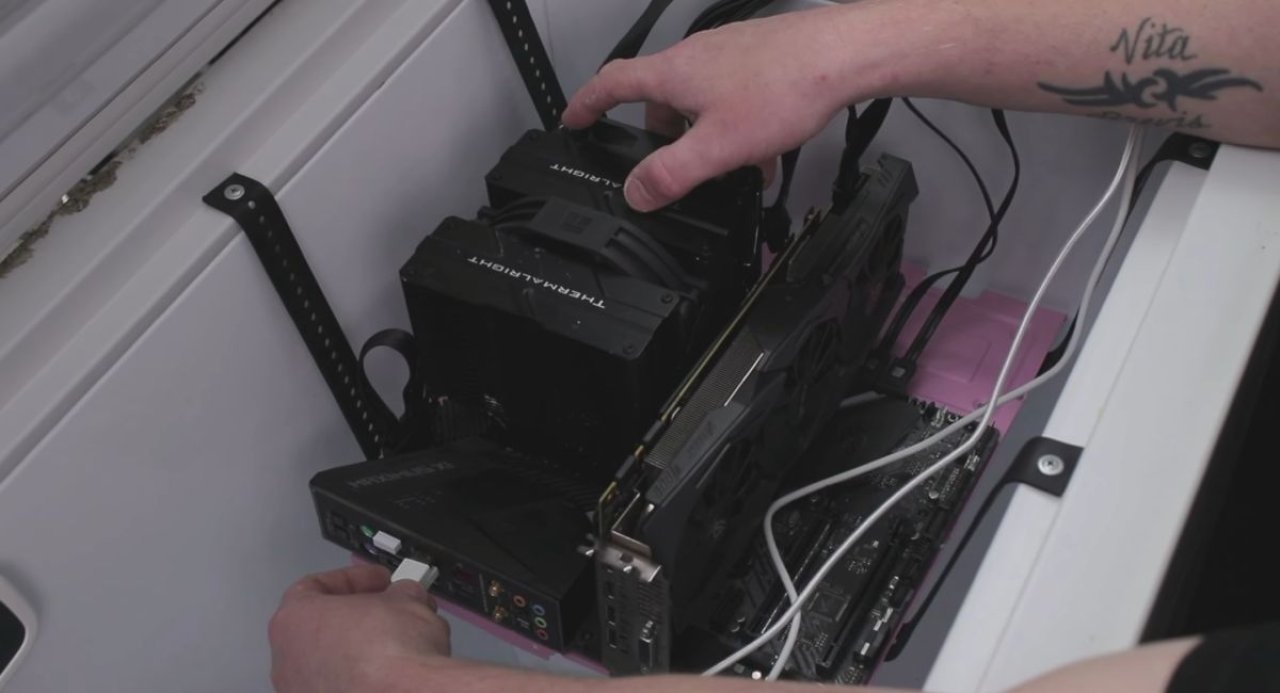 Komputer w zamrażarce. YouTuber sprawdził ekstremalne chłodzenie w praktyce