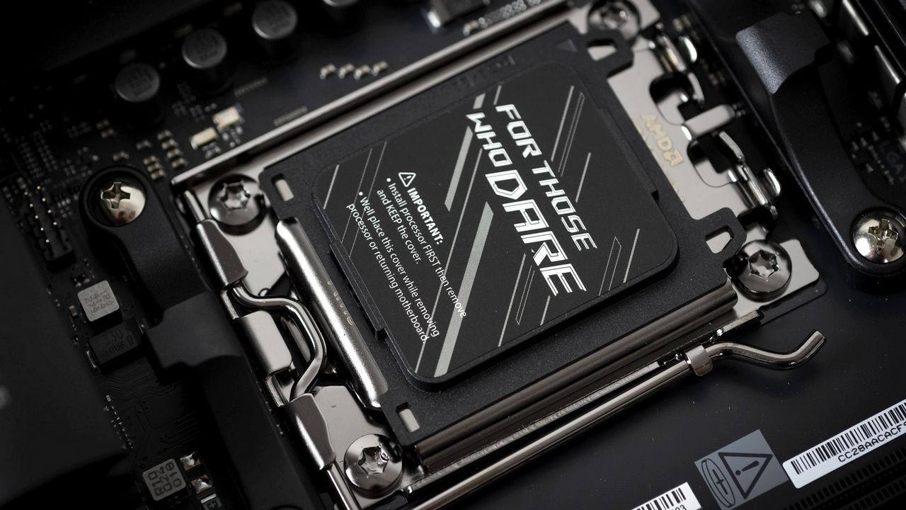 Procesory za tysiące złotych padają na płytach ASUS - firma reaguje