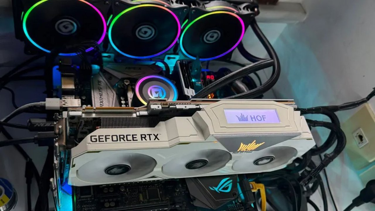 Modder zdjął kagańce TU102. RTX 2080 Ti niczym superdoładowany Titan RTX